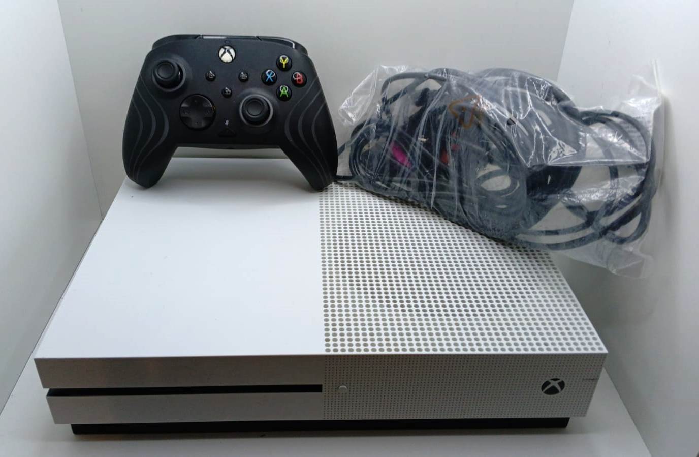 Consola XBOX One S  1TB - 0464941474916 (002)