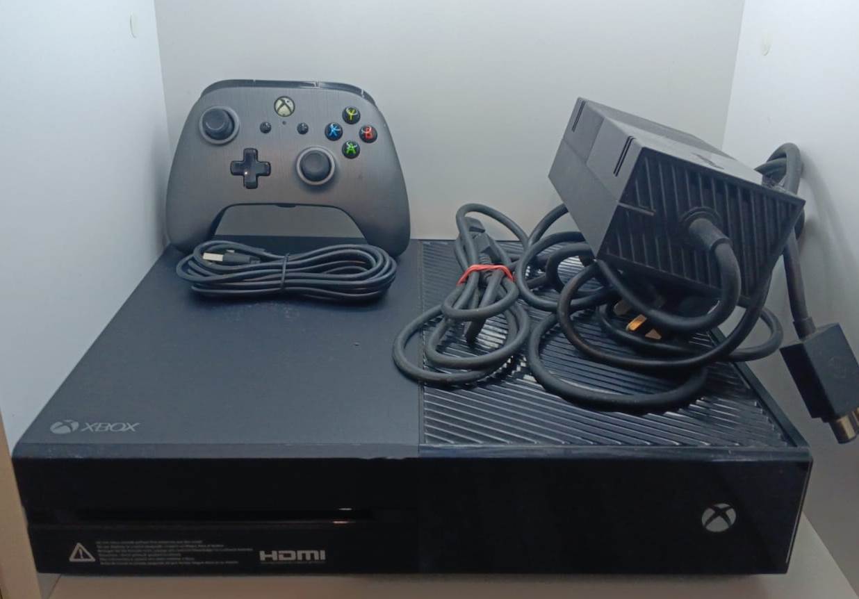 Конзоли XBOX One 500 GB - SN 052593454148 - (005)