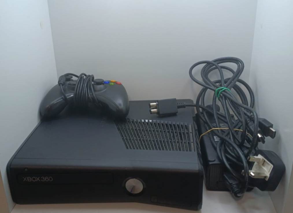 Consola XBOX 360 S - 4 GB - SN 402400412405- 005