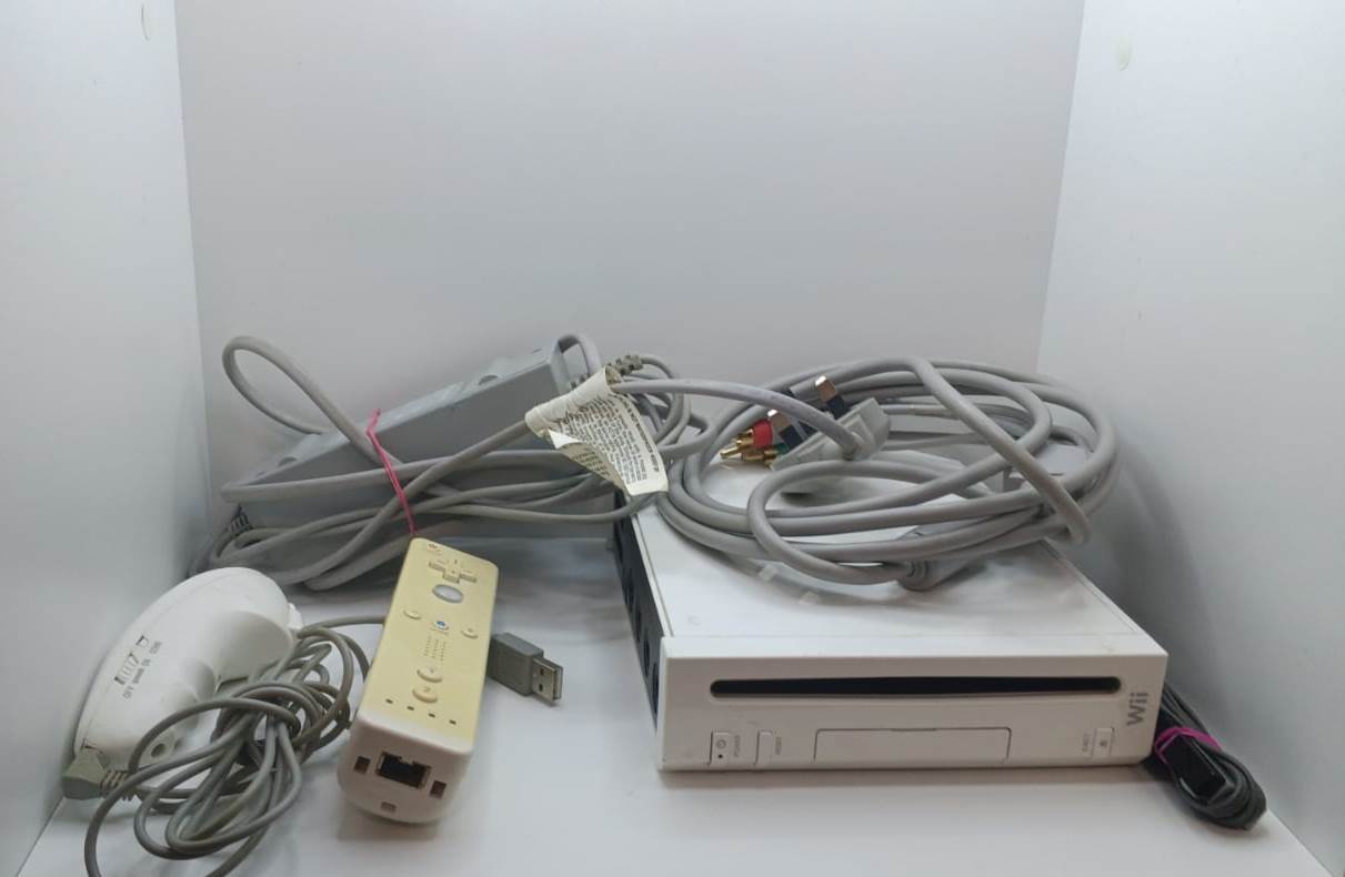 Consola Nintendo Wii - LEH23842360 {2} - 007   + 3 x Mario